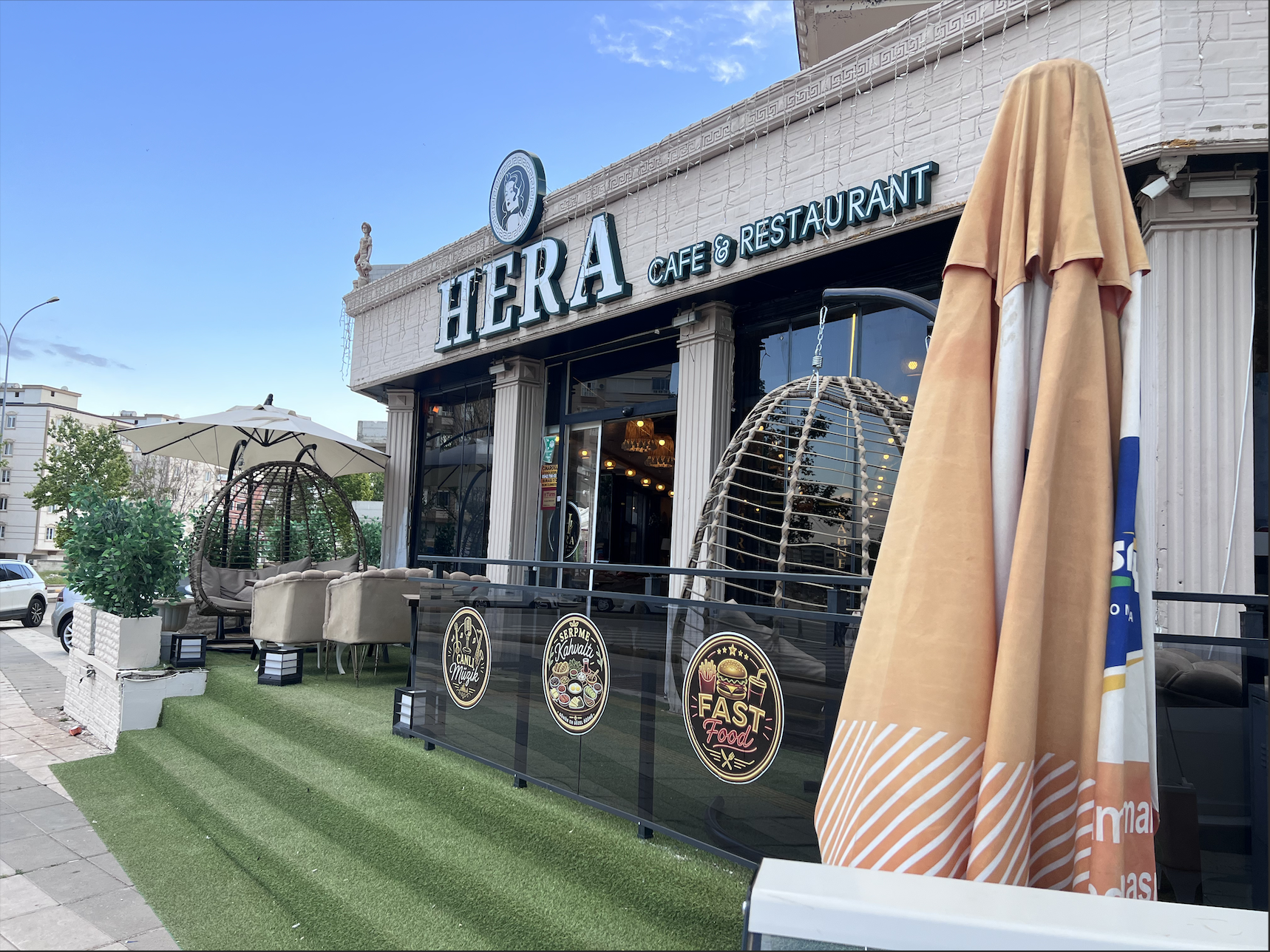 Hera Live Cafe & Restaurant — dış cephe